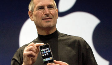 10 лет назад Стив Джобс представил iPhone